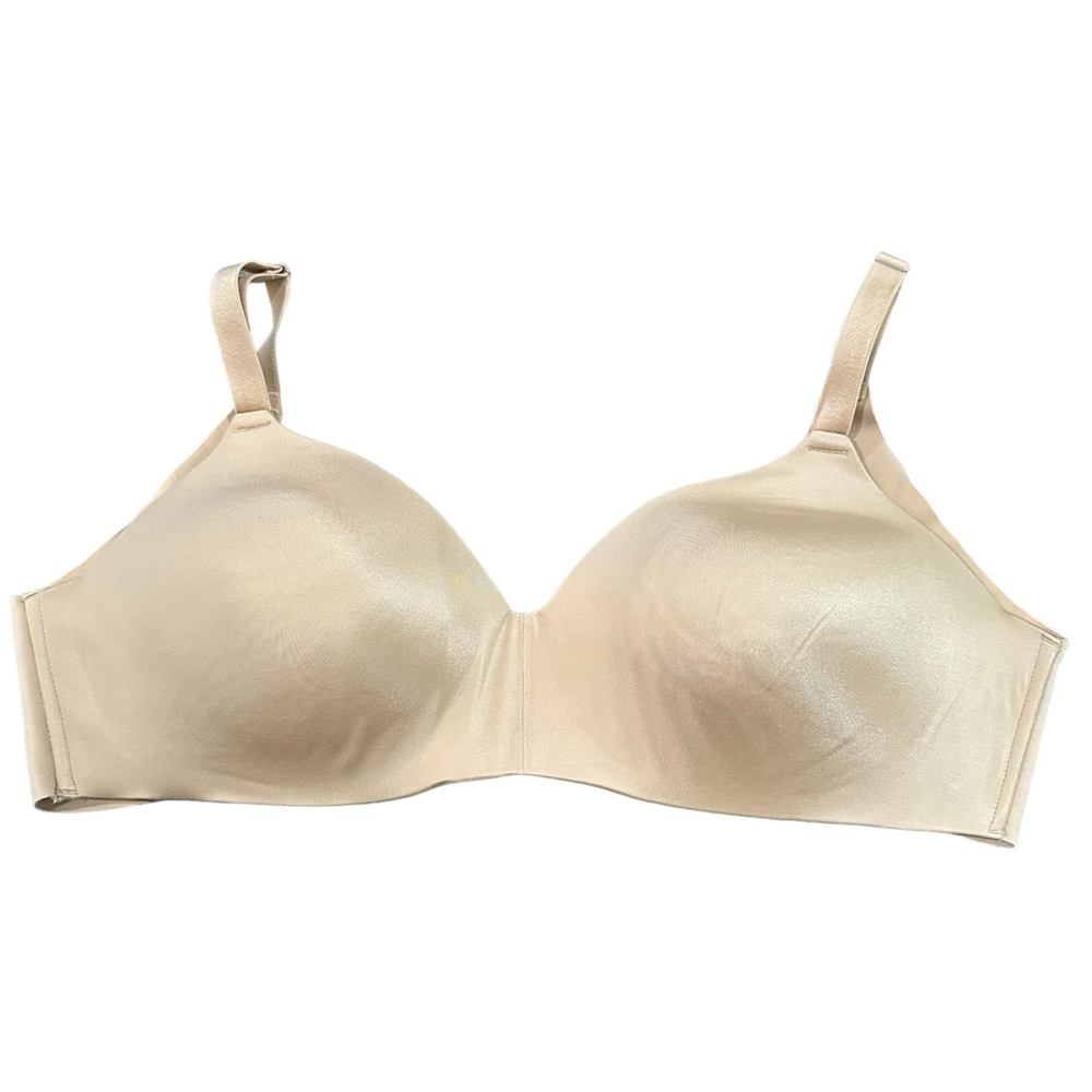 Soma Vanishing Back Wireless Bra 38C RN
79984 Nude Cream